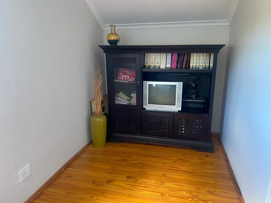 5 Bedroom Property for Sale in Illiondale Gauteng