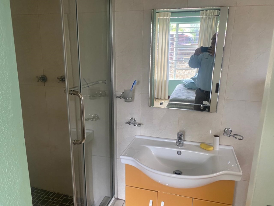 5 Bedroom Property for Sale in Illiondale Gauteng