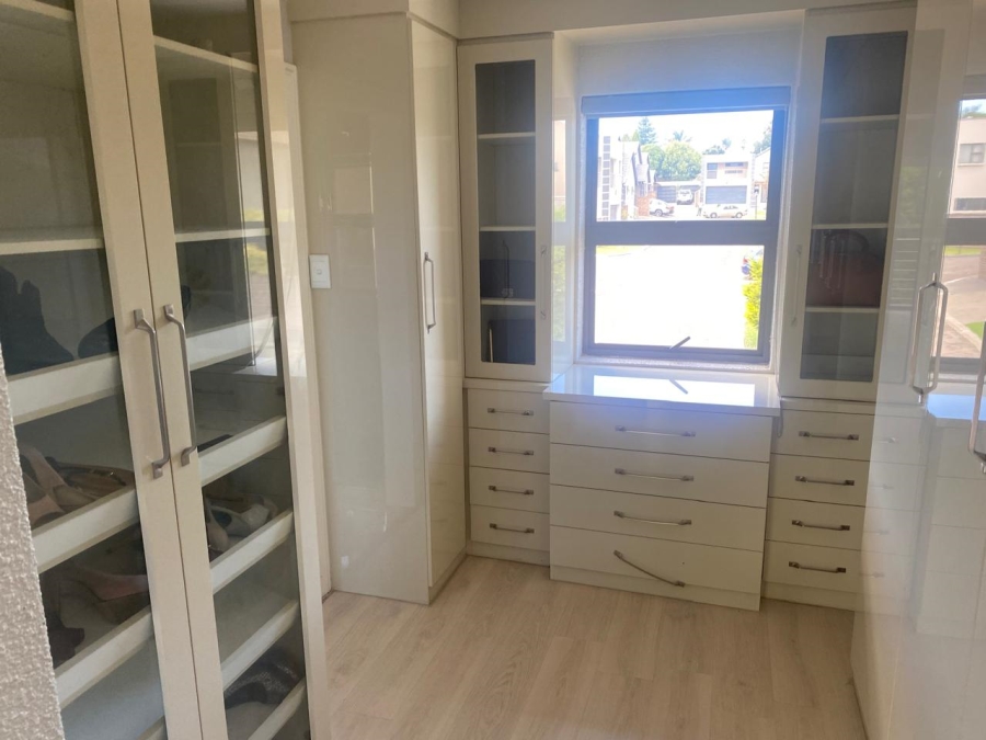 5 Bedroom Property for Sale in Illiondale Gauteng