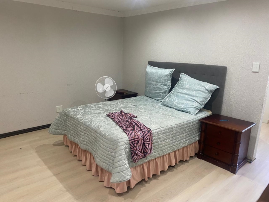 5 Bedroom Property for Sale in Illiondale Gauteng