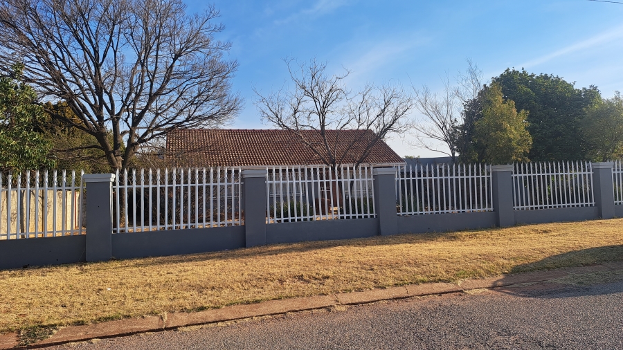 To Let 3 Bedroom Property for Rent in Witpoortjie Gauteng