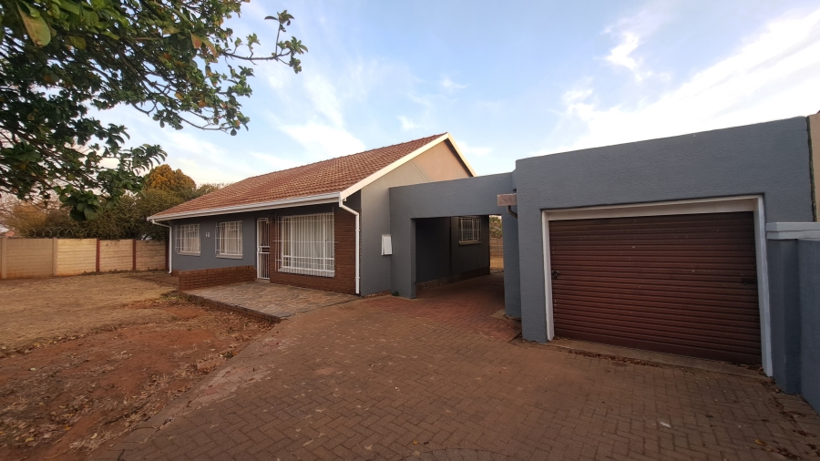To Let 3 Bedroom Property for Rent in Witpoortjie Gauteng