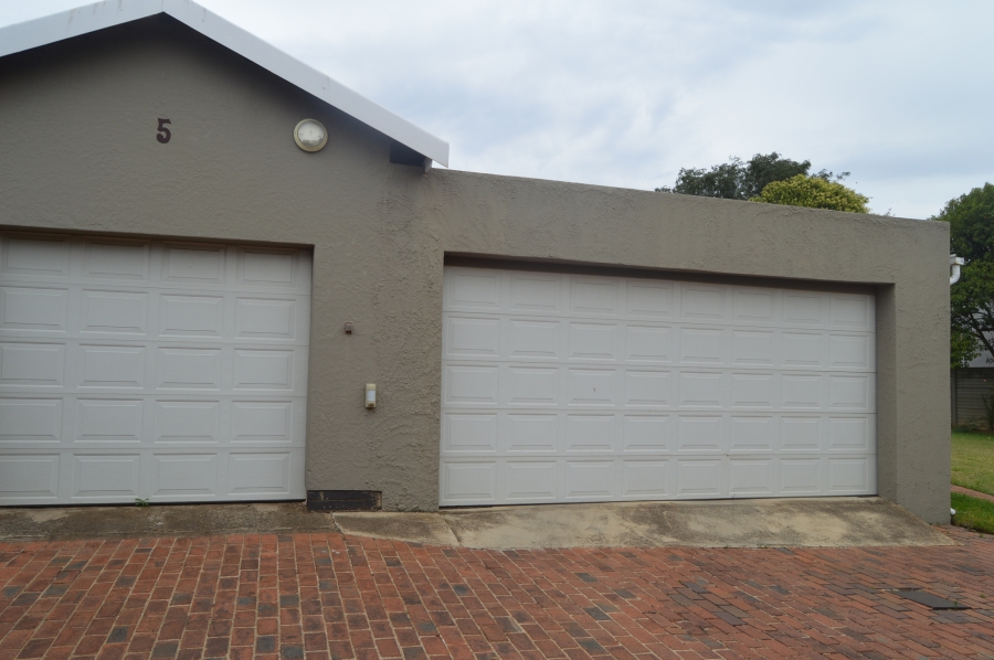 3 Bedroom Property for Sale in Ontdekkerspark Gauteng