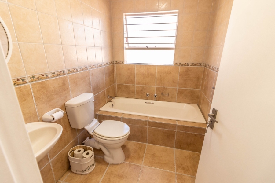 3 Bedroom Property for Sale in Glen Marais Gauteng