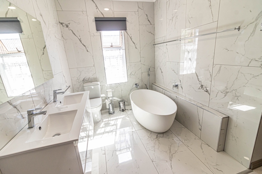 3 Bedroom Property for Sale in Glen Marais Gauteng