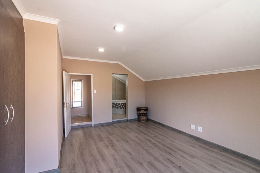3 Bedroom Property for Sale in Glen Marais Gauteng