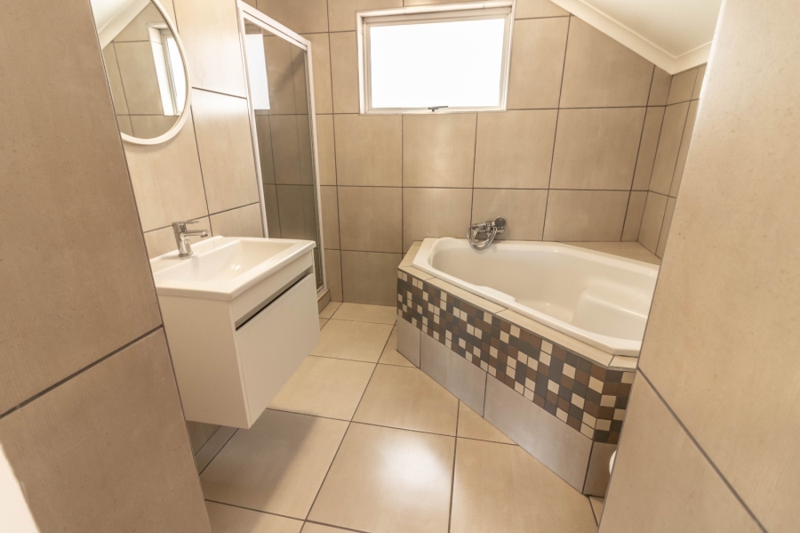 3 Bedroom Property for Sale in Glen Marais Gauteng