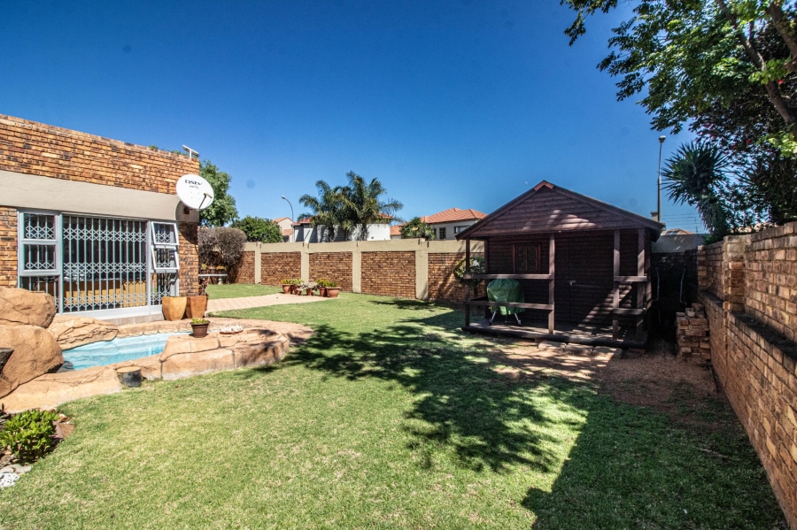 3 Bedroom Property for Sale in Glen Marais Gauteng