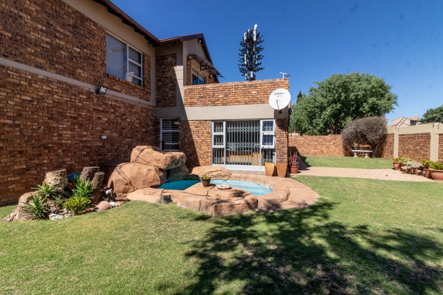 3 Bedroom Property for Sale in Glen Marais Gauteng