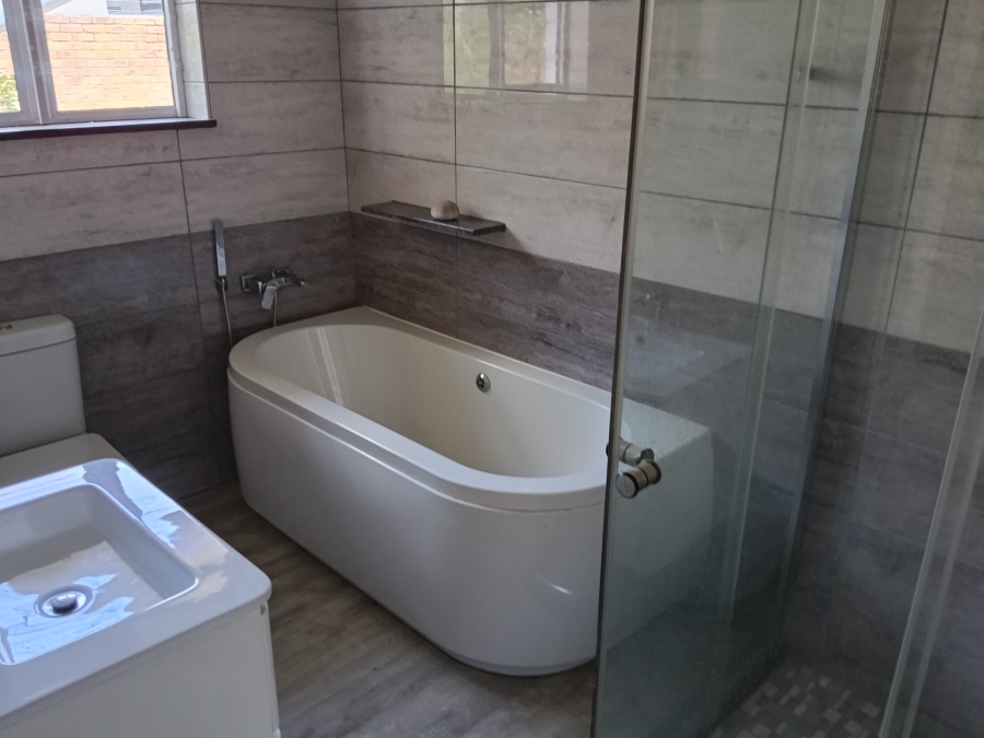 3 Bedroom Property for Sale in Lakefield Gauteng