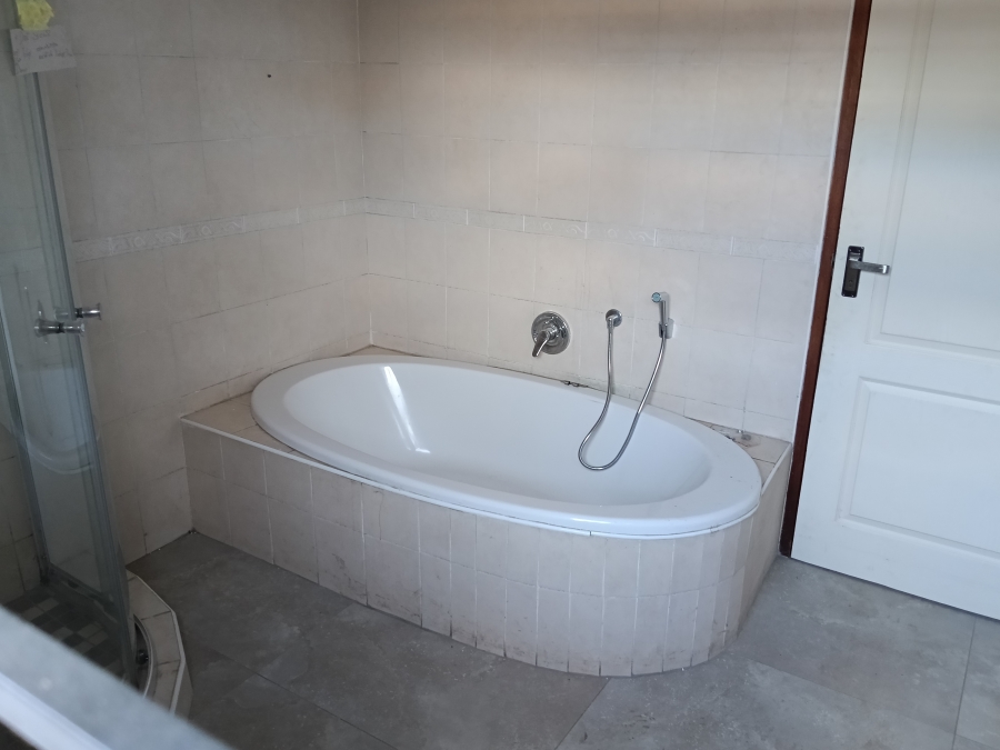 3 Bedroom Property for Sale in Lakefield Gauteng