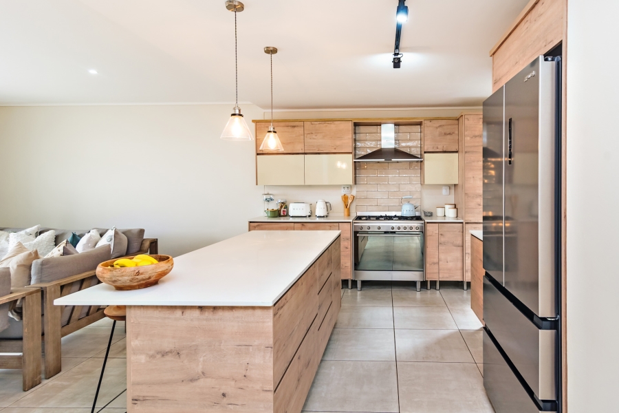 To Let 5 Bedroom Property for Rent in Amorosa Gauteng