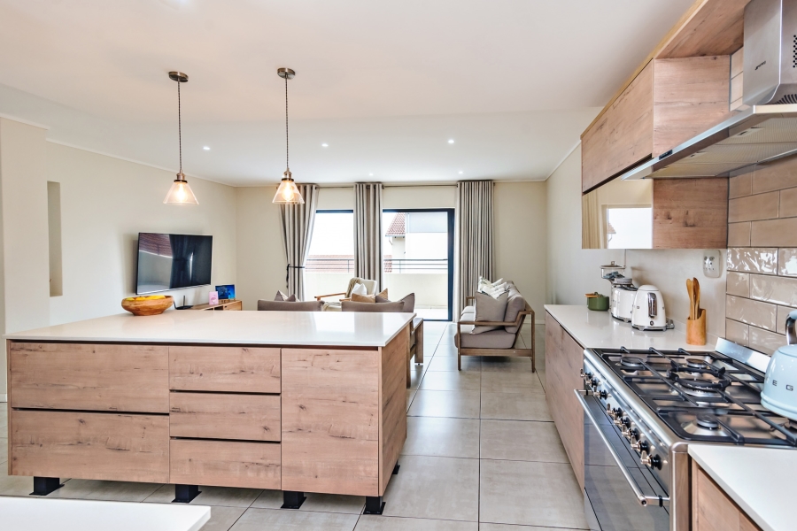 To Let 5 Bedroom Property for Rent in Amorosa Gauteng