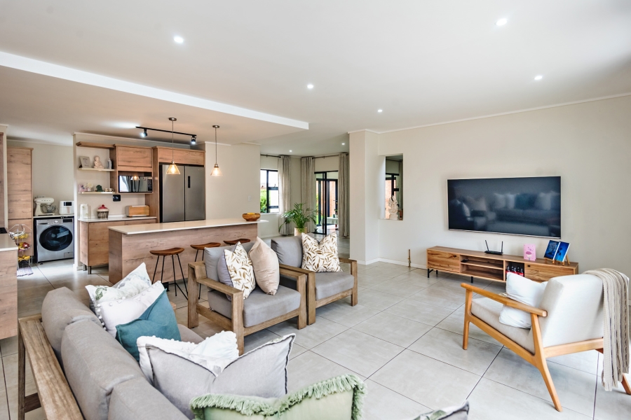 To Let 5 Bedroom Property for Rent in Amorosa Gauteng