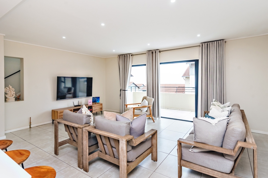 To Let 5 Bedroom Property for Rent in Amorosa Gauteng