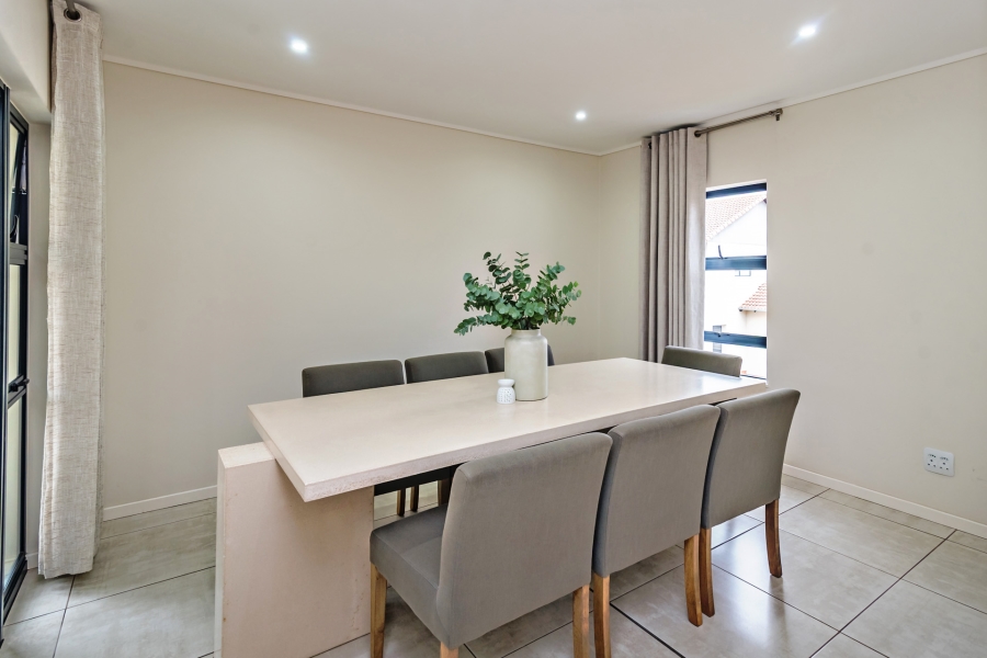 To Let 5 Bedroom Property for Rent in Amorosa Gauteng