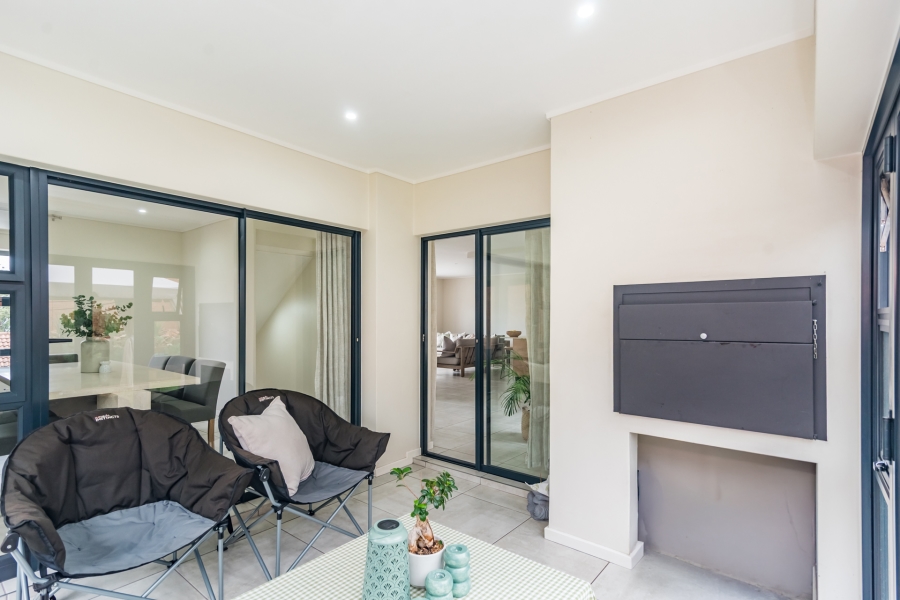 To Let 5 Bedroom Property for Rent in Amorosa Gauteng