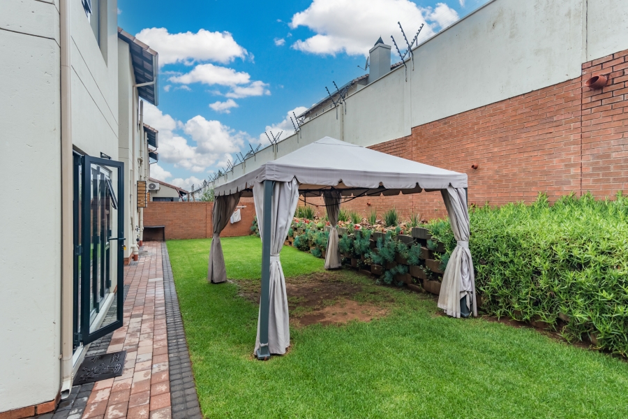 To Let 5 Bedroom Property for Rent in Amorosa Gauteng