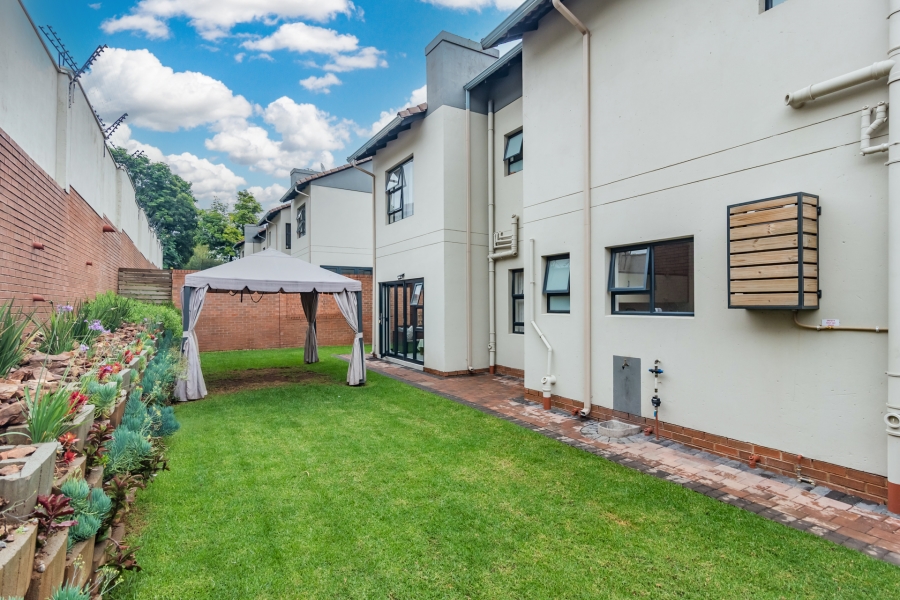 To Let 5 Bedroom Property for Rent in Amorosa Gauteng