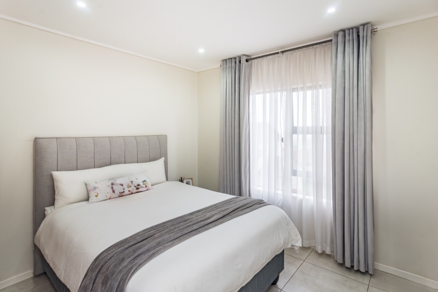 To Let 5 Bedroom Property for Rent in Amorosa Gauteng