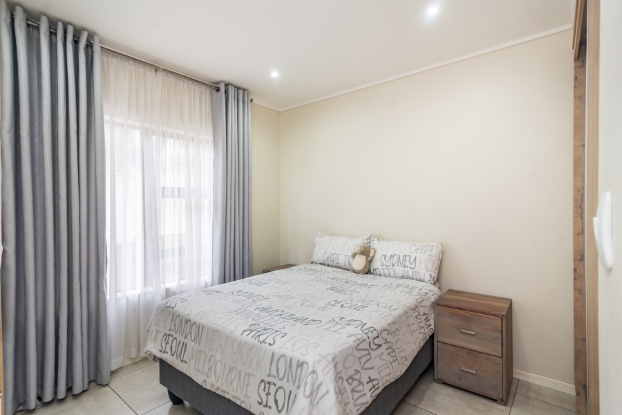 To Let 5 Bedroom Property for Rent in Amorosa Gauteng