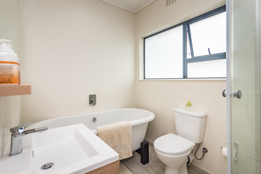 To Let 5 Bedroom Property for Rent in Amorosa Gauteng