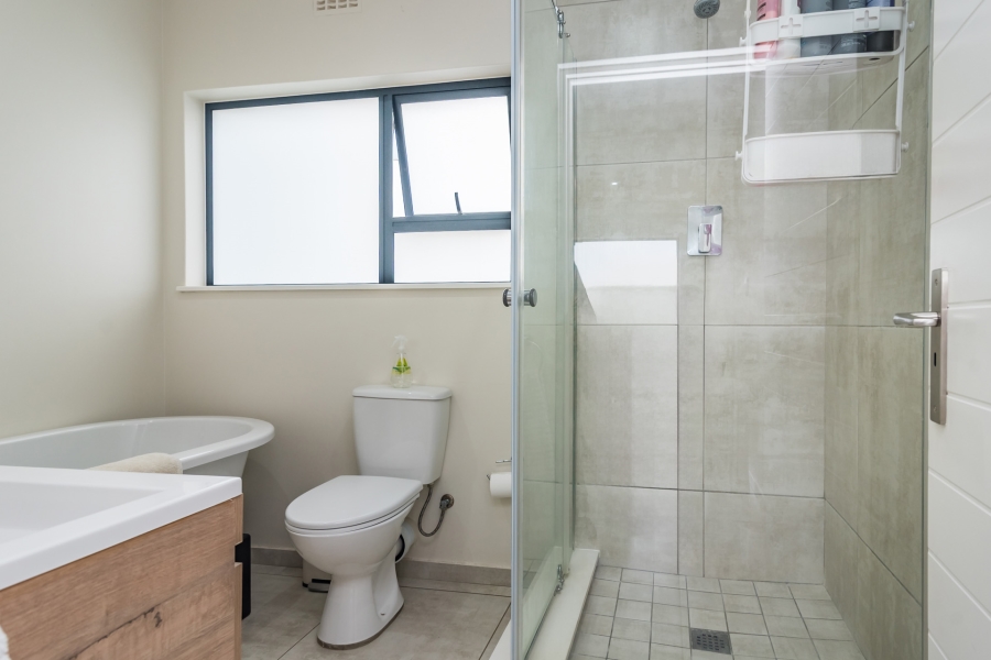 To Let 5 Bedroom Property for Rent in Amorosa Gauteng