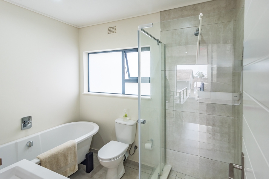 To Let 5 Bedroom Property for Rent in Amorosa Gauteng