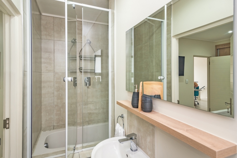 To Let 5 Bedroom Property for Rent in Amorosa Gauteng