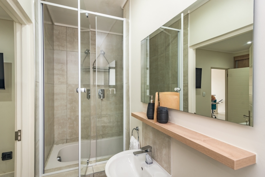 To Let 5 Bedroom Property for Rent in Amorosa Gauteng