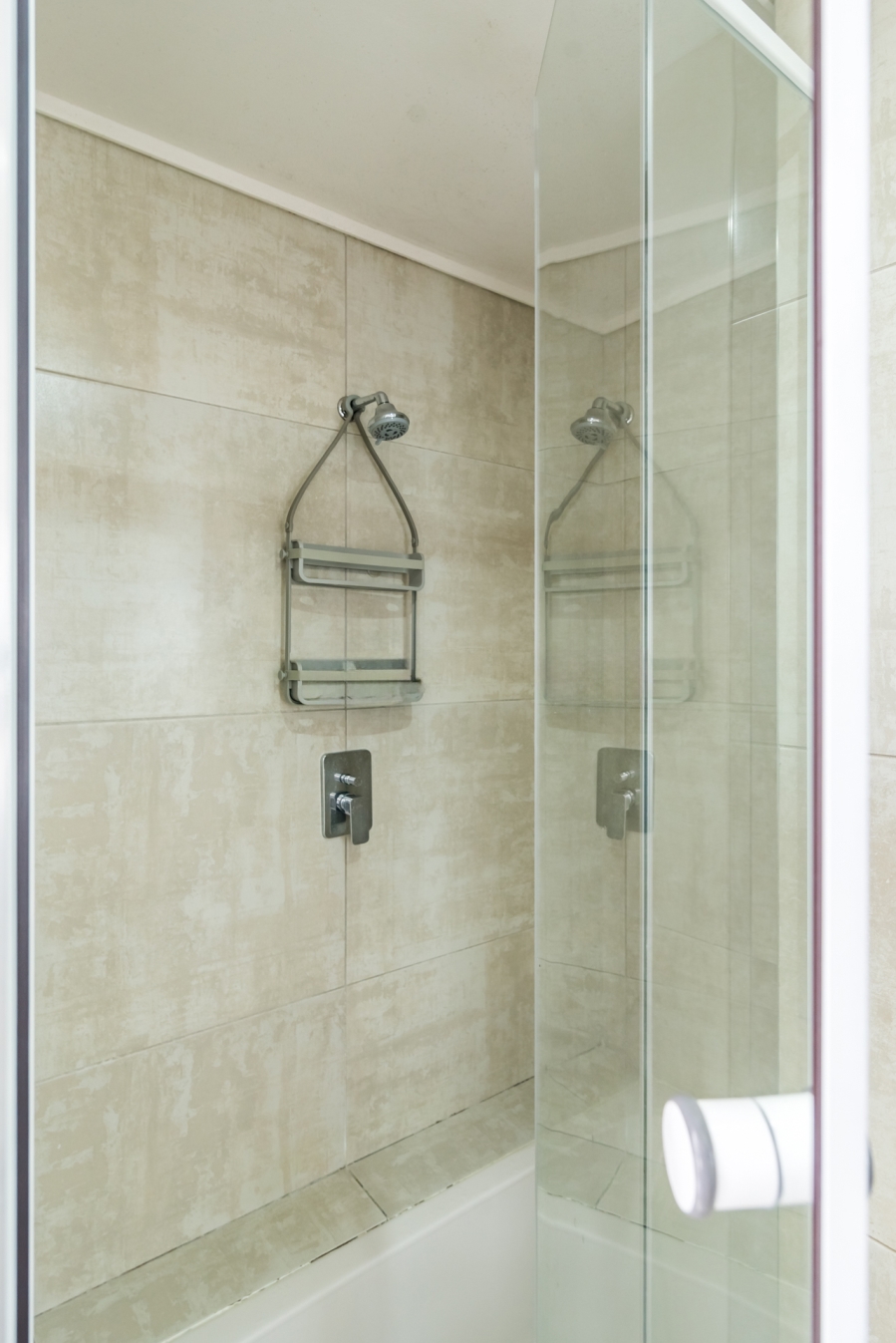 To Let 5 Bedroom Property for Rent in Amorosa Gauteng