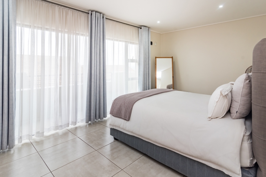 To Let 5 Bedroom Property for Rent in Amorosa Gauteng