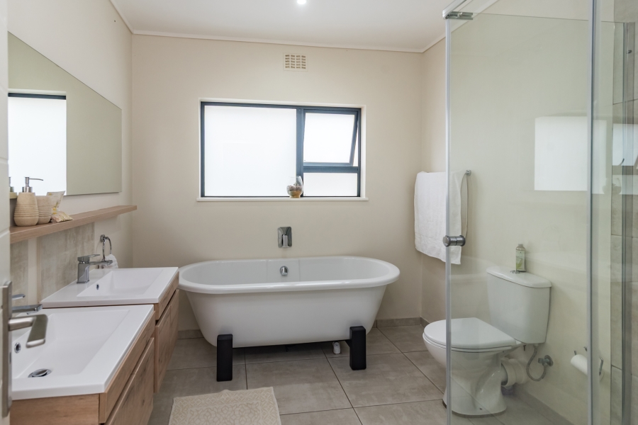 To Let 5 Bedroom Property for Rent in Amorosa Gauteng