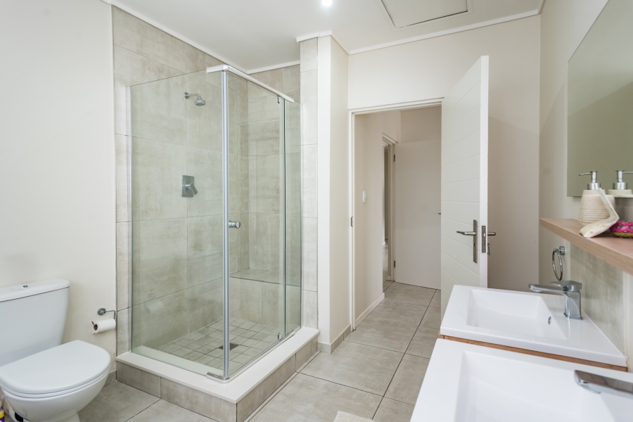 To Let 5 Bedroom Property for Rent in Amorosa Gauteng