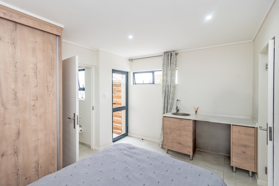 To Let 5 Bedroom Property for Rent in Amorosa Gauteng