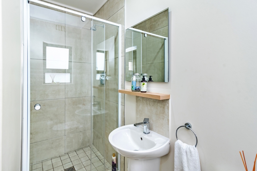 To Let 5 Bedroom Property for Rent in Amorosa Gauteng