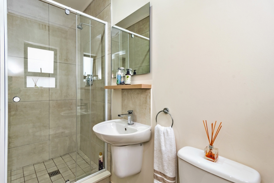 To Let 5 Bedroom Property for Rent in Amorosa Gauteng