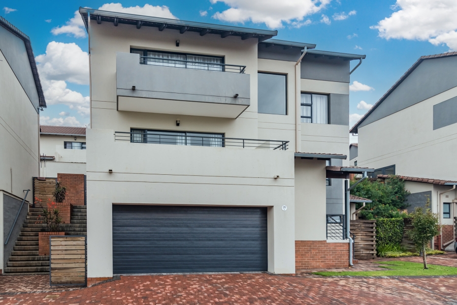 To Let 5 Bedroom Property for Rent in Amorosa Gauteng