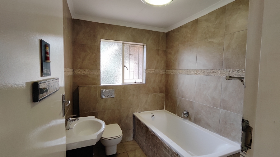 To Let 3 Bedroom Property for Rent in President Park Gauteng