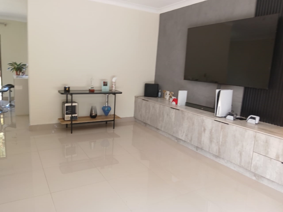 3 Bedroom Property for Sale in Buurendal Gauteng