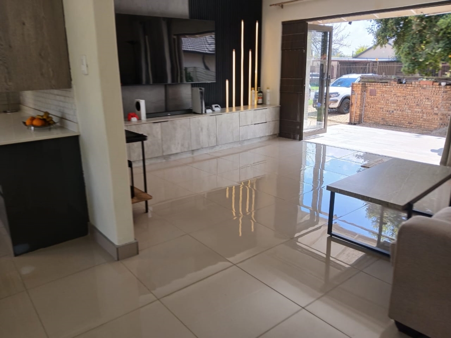 3 Bedroom Property for Sale in Buurendal Gauteng