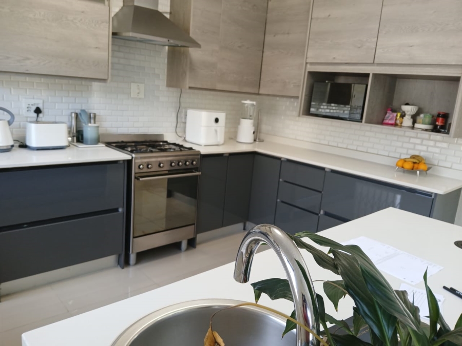 3 Bedroom Property for Sale in Buurendal Gauteng