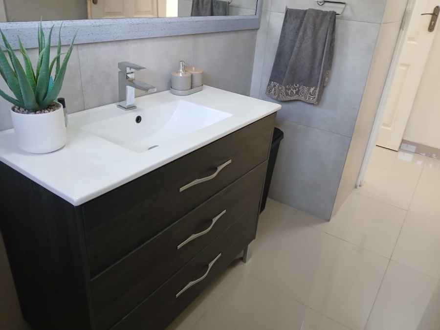 3 Bedroom Property for Sale in Buurendal Gauteng