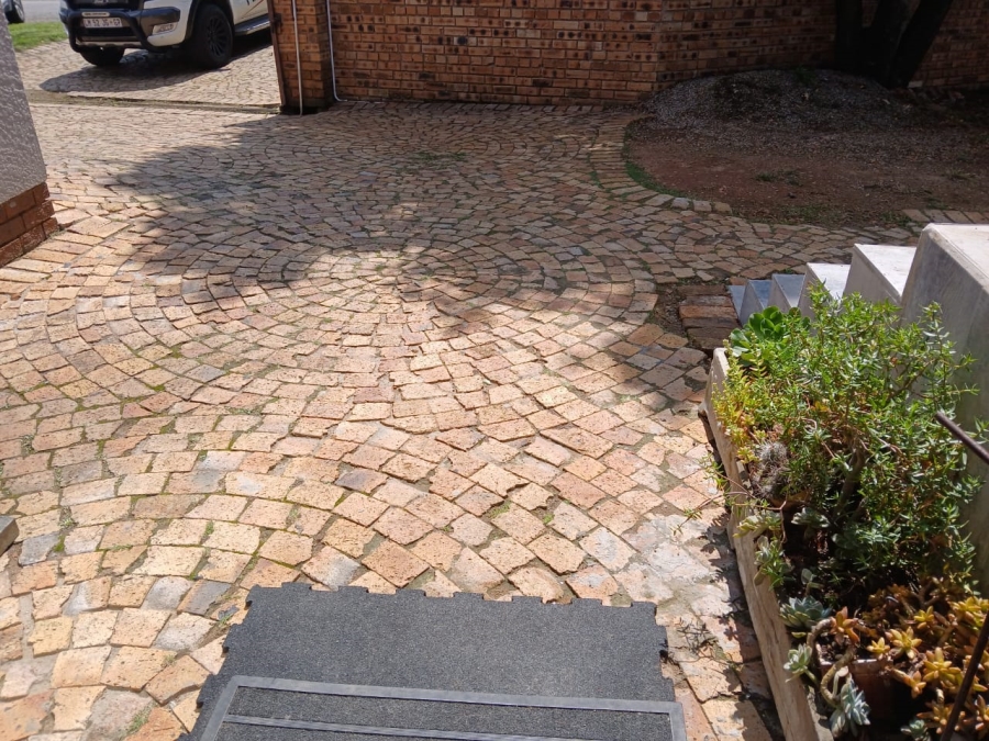 3 Bedroom Property for Sale in Buurendal Gauteng