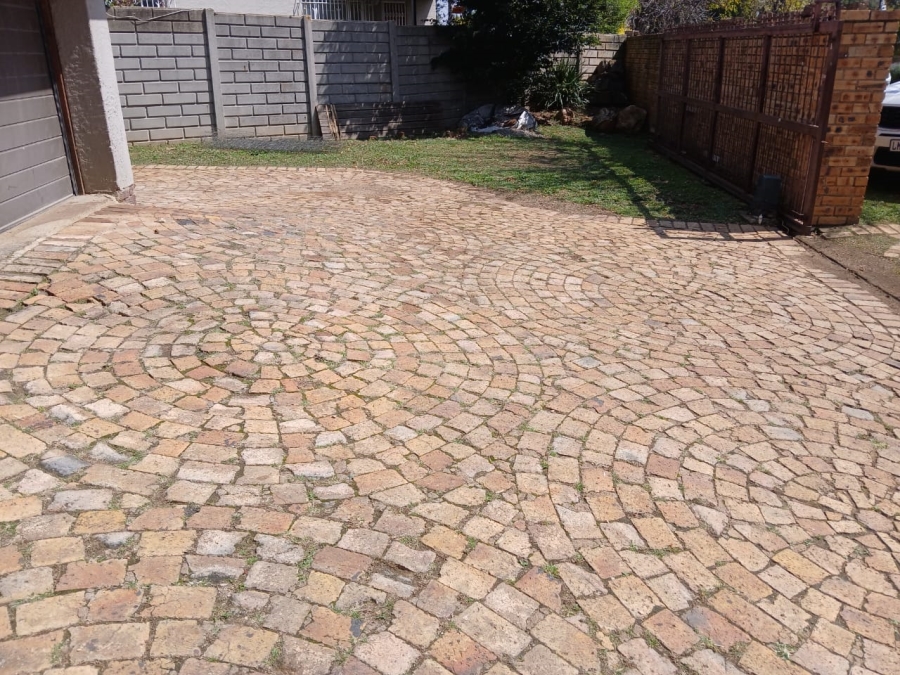 3 Bedroom Property for Sale in Buurendal Gauteng