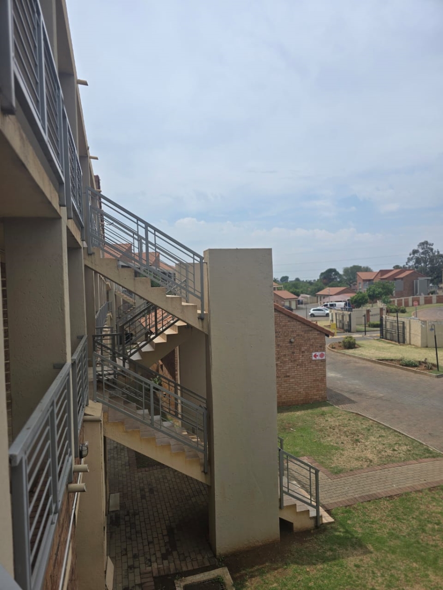 To Let 1 Bedroom Property for Rent in The Orchards Gauteng