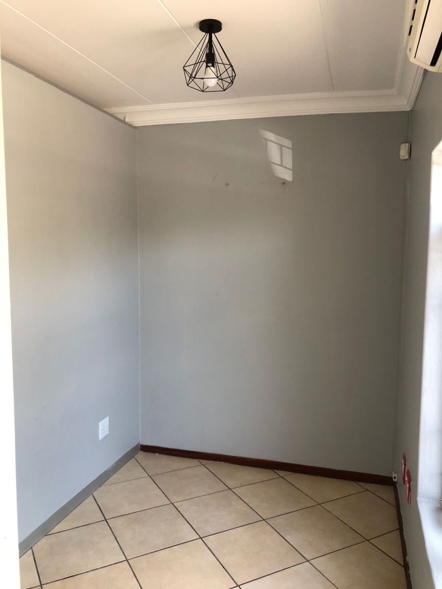 To Let Commercial Property for Rent in Wierda Park Gauteng