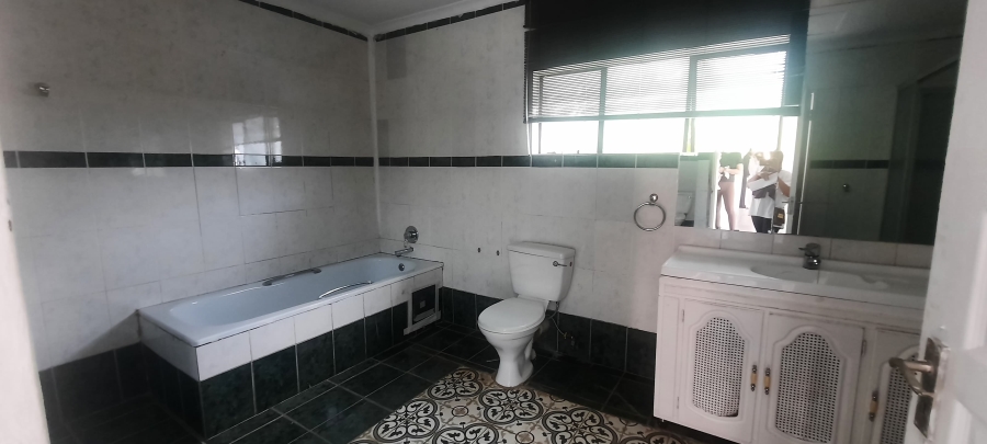 To Let 4 Bedroom Property for Rent in Christoburg Gauteng