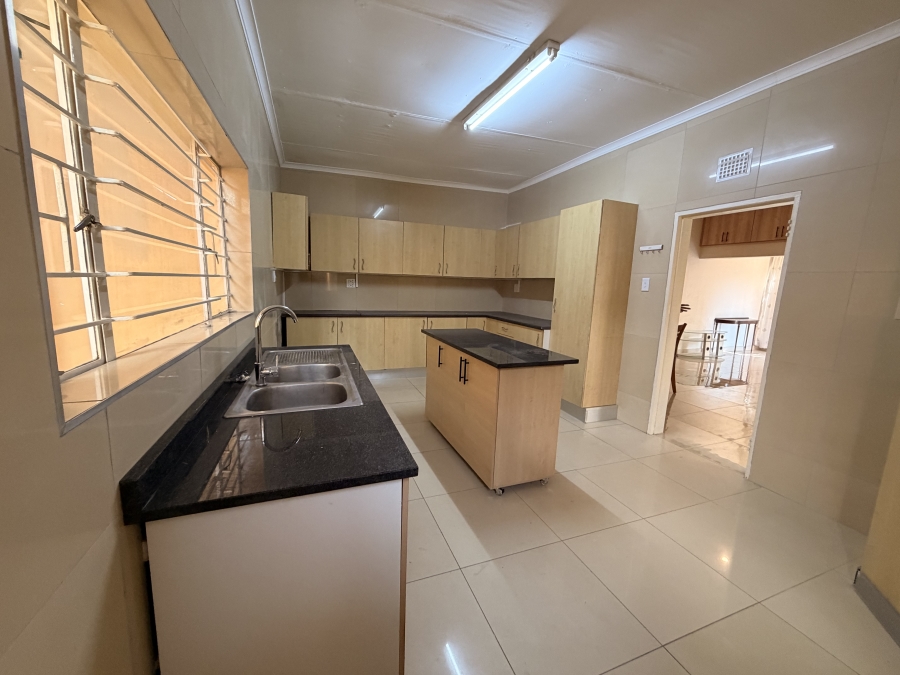 To Let 2 Bedroom Property for Rent in Laudium Gauteng