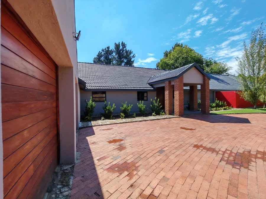 5 Bedroom Property for Sale in Three Rivers Proper Gauteng